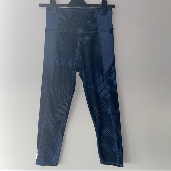 SALE‼️ Puma cropped leggings in navy logo print - Picture 3 of 8